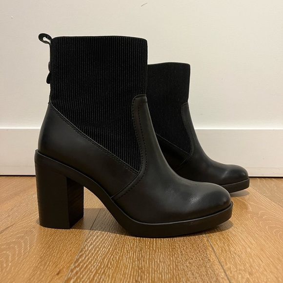 Crown vintage adventure ankle boots heels brand new in box - Picture 1 of 11